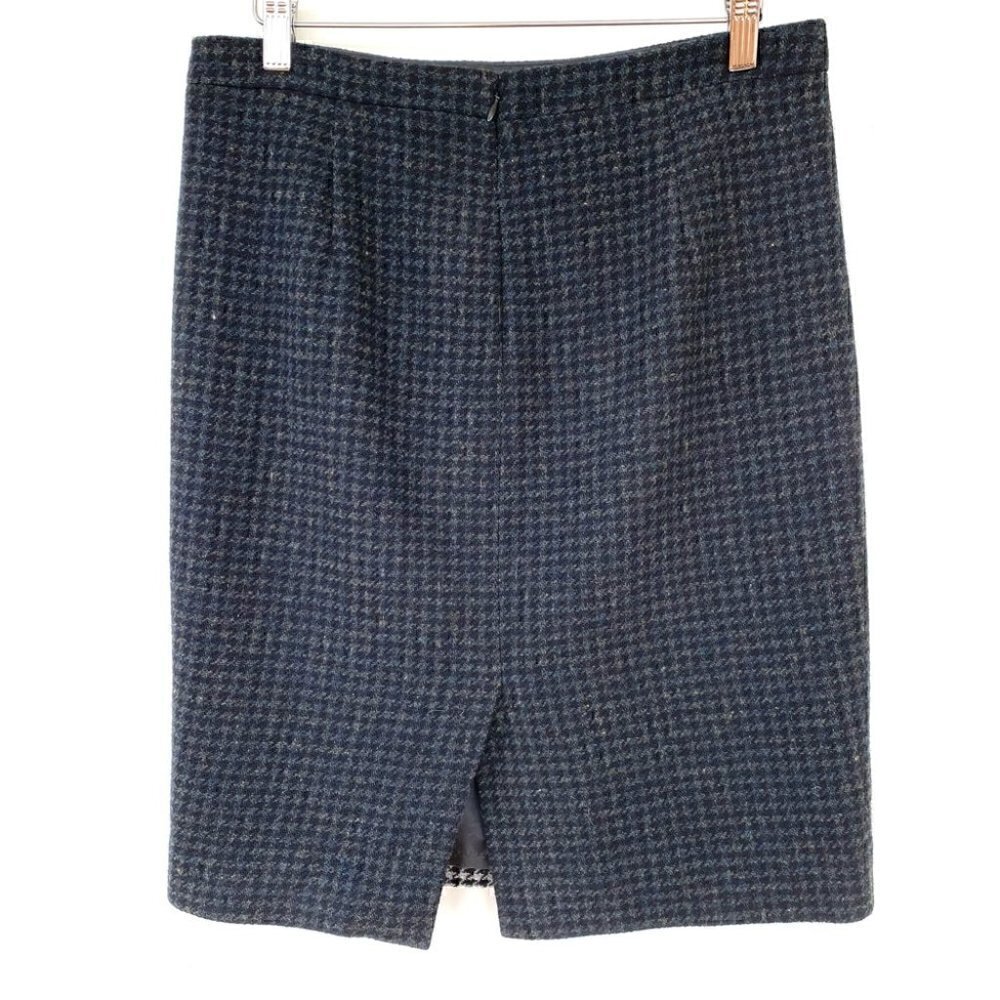 J. Crew pencil skirt in a wool blend,  two-tone houndstooth pattern, lined - Picture 3 of 11